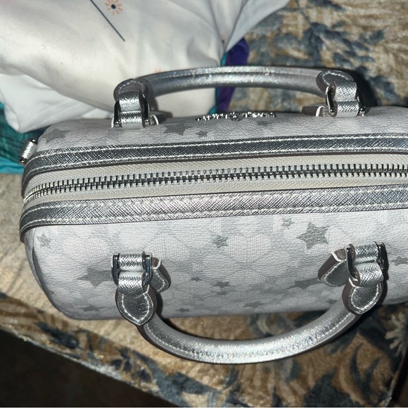 Kate Spade Silver Floral Women's Bag my mom just got it for me 4/02 bday! - Picture 3 of 4